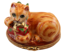 Load image into Gallery viewer, SKU# 7368 - Orange Tabby With Present
