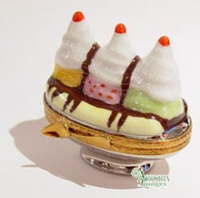 Load image into Gallery viewer, SKU# 7722B - Chocolate Banana Split &amp; Ice Cream cone.
